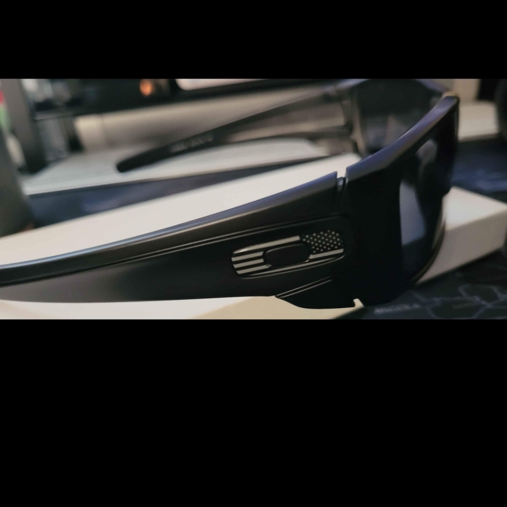 Oakley Fuel Cell W/darked out flag